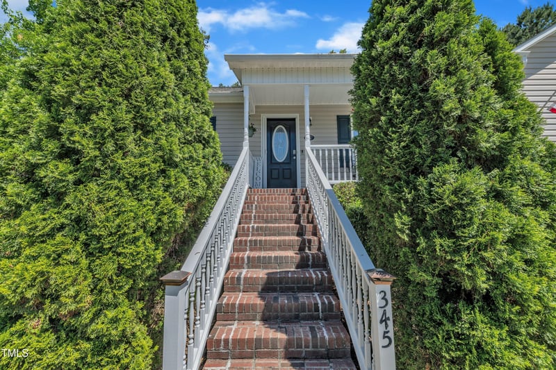 345 Kinsman Ct, Fuquay Varina, NC 27526