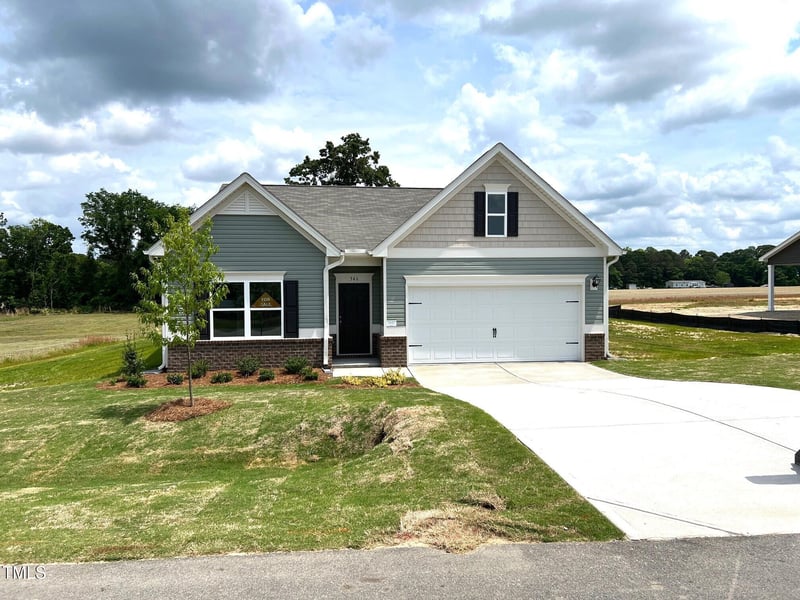 346 Olivia Crossing Ct, Four Oaks, NC 27524