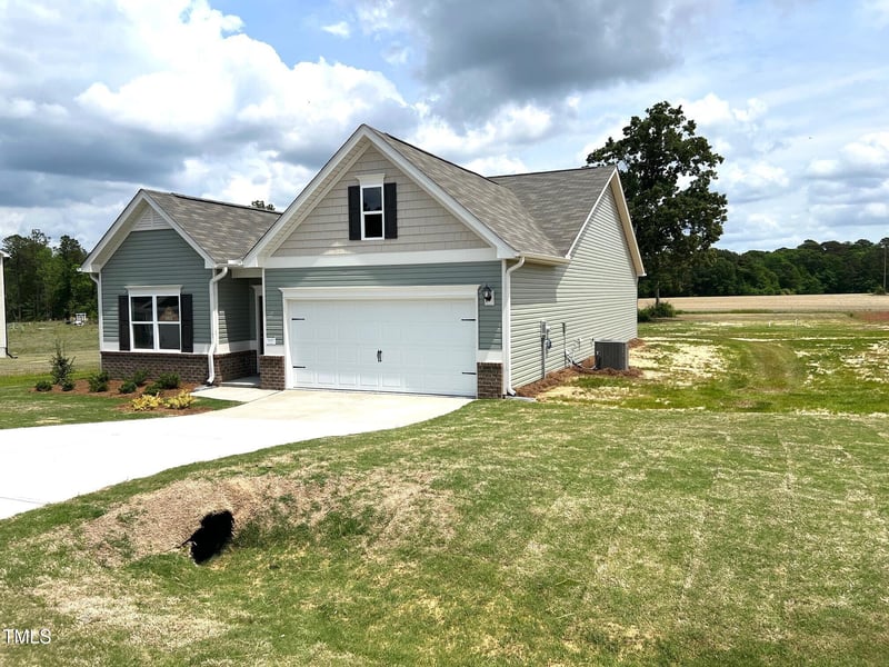 346 Olivia Crossing Ct, Four Oaks, NC 27524