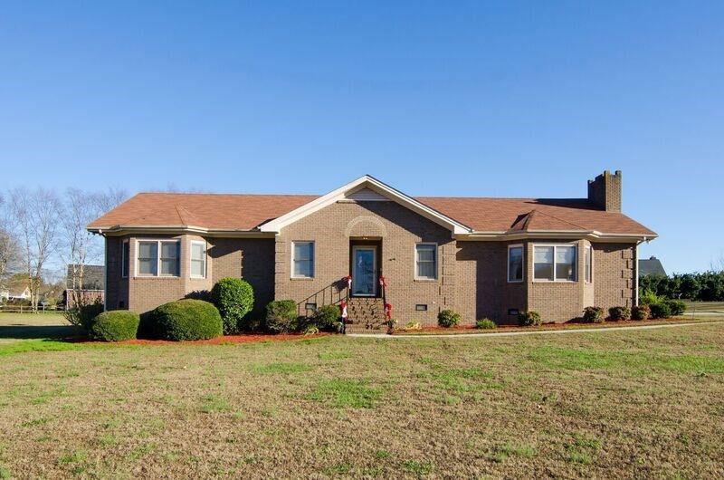 3473 Apple Meadow Dr, Fuquay Varina, NC 27526