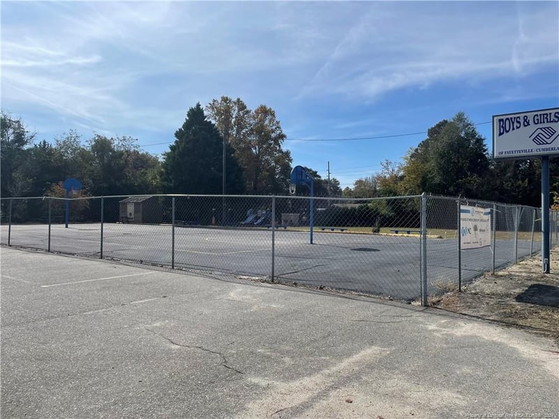 3475 Cumberland Rd, Fayetteville, NC 28306