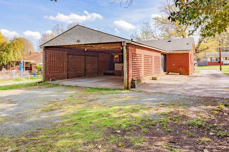 348 Bidney Dr, Burlington, NC 27215