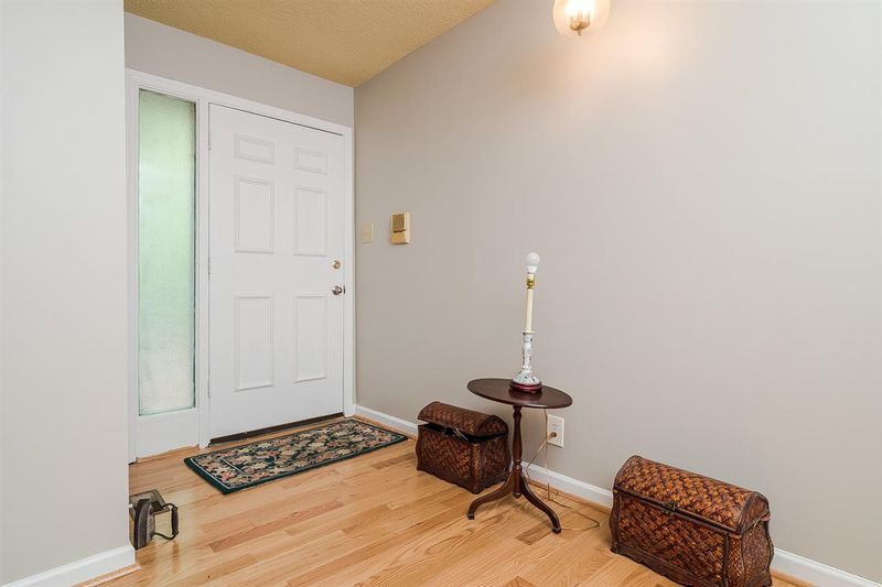 349 Warren Ct, Chapel Hill, NC 27516