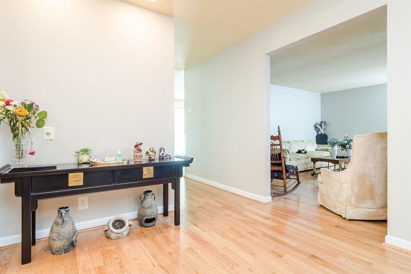 349 Warren Ct, Chapel Hill, NC 27516