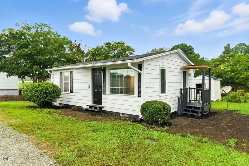 35 James St, Angier, NC 27501