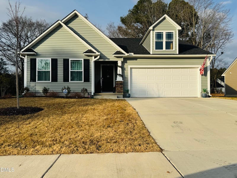 35 Oakfield Trace Dr, Four Oaks, NC 27524