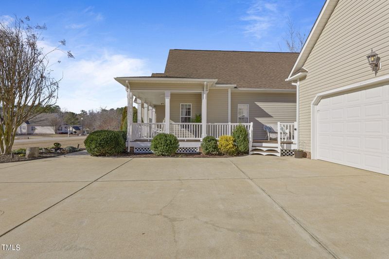 35 Regulator Dr, Clayton, NC 27520