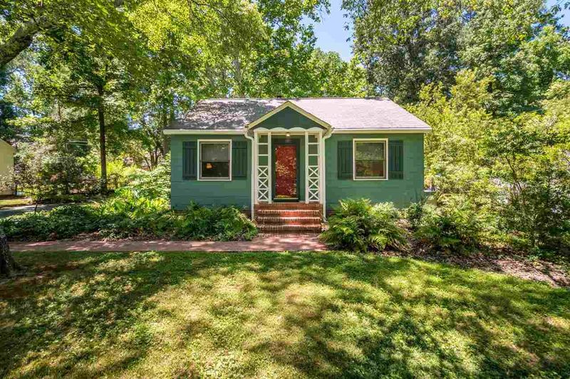 35 Rogerson Dr, Chapel Hill, NC 27517