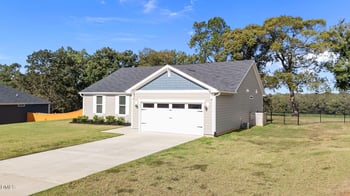 350 Windy Farm Dr, Fuquay Varina, NC 27526