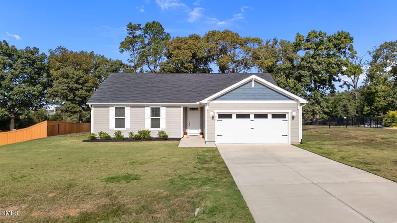 350 Windy Farm Dr, Fuquay Varina, NC 27526