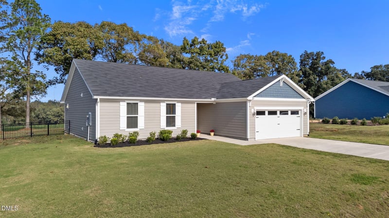 350 Windy Farm Dr, Fuquay Varina, NC 27526