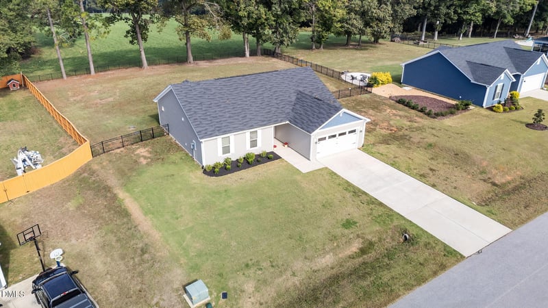 350 Windy Farm Dr, Fuquay Varina, NC 27526