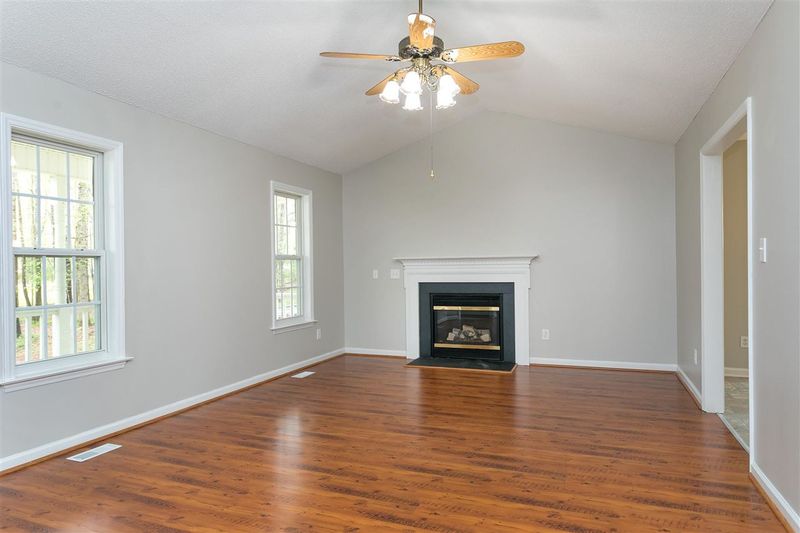 350 Wyndfall Ln, Clayton, NC 27527