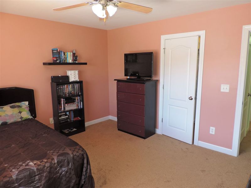3501 Sunbright Ln, Raleigh, NC 27610