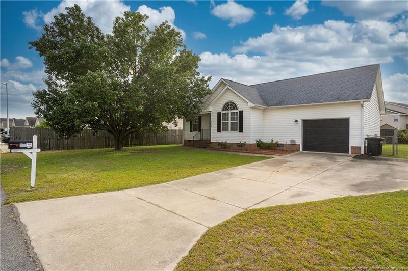 3508 Crosswinds Dr, Hope Mills, NC 28348