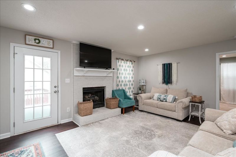 3509 Castlegate Dr, Raleigh, NC 27616