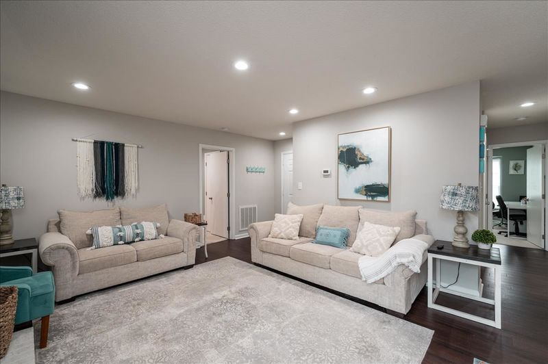 3509 Castlegate Dr, Raleigh, NC 27616