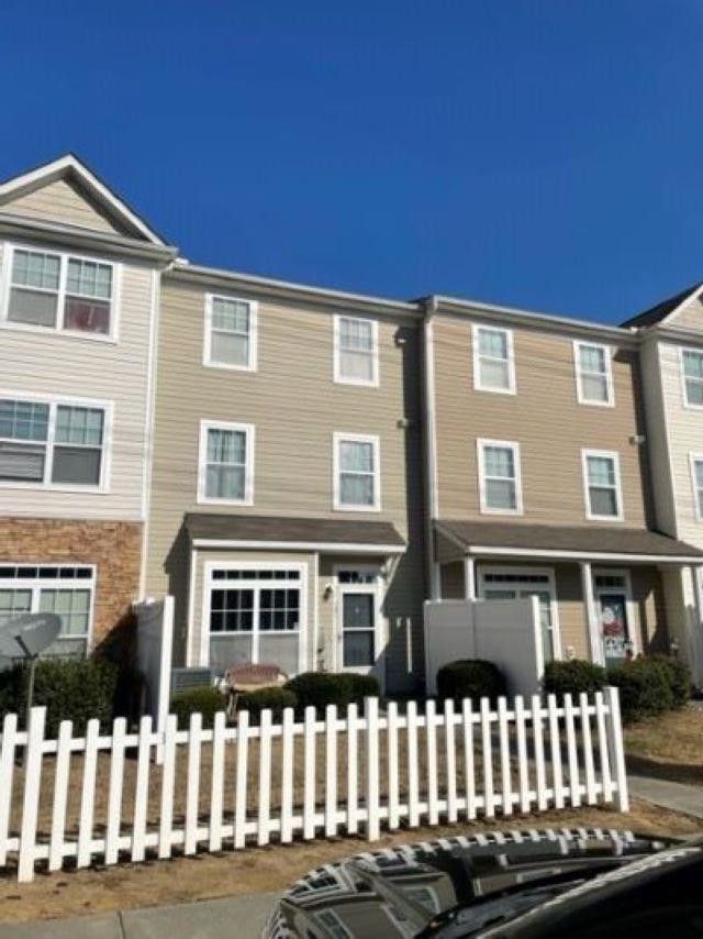 351 Gilman Ln #101, Raleigh, NC 27610