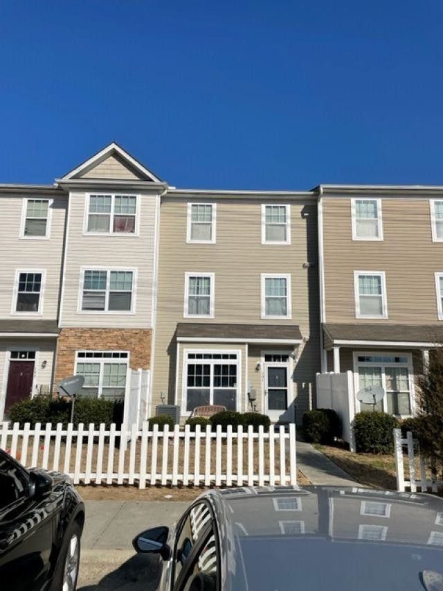 351 Gilman Ln #101, Raleigh, NC 27610