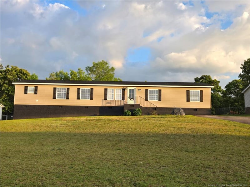 351 Prairie Ln, Lillington, NC 27546