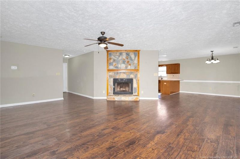 3510 Chaucer Dr, Hope Mills, NC 28348