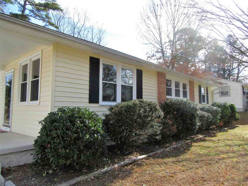 3512 Apache Dr, Raleigh, NC 27609