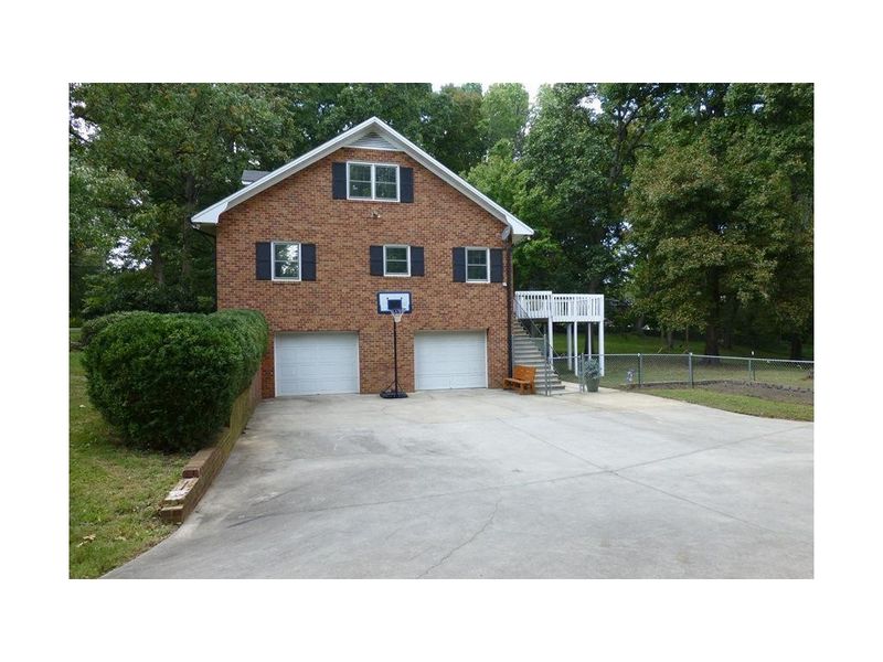 3515 Longview Dr, Burlington, NC 27215