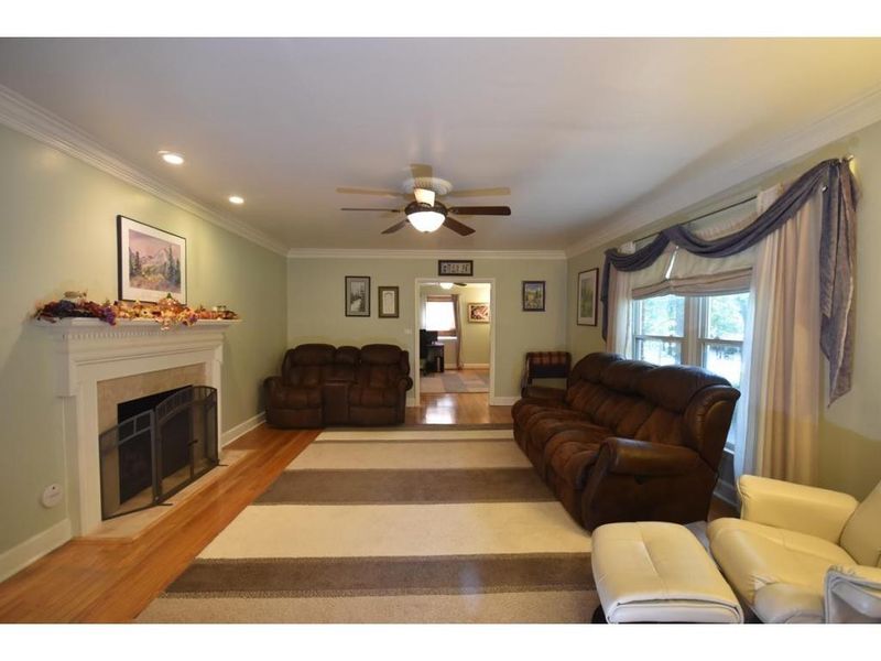 3515 Longview Dr, Burlington, NC 27215