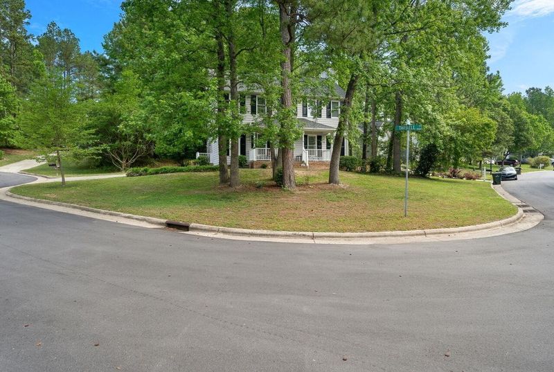3517 Dechart Ln, Raleigh, NC 27616