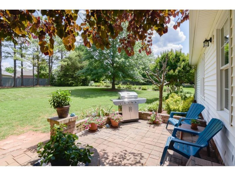 3518 Brookstone Dr, Burlington, NC 27215