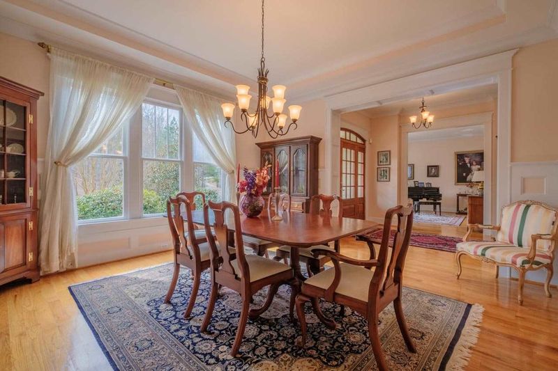 3518 Forest Oaks Dr, Chapel Hill, NC 27514