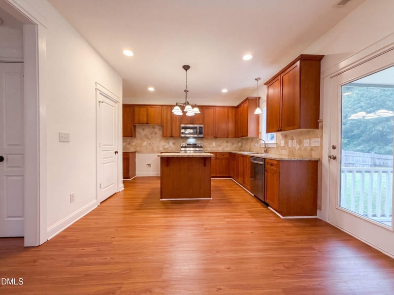 352 Collinsworth Dr, Clayton, NC 27527