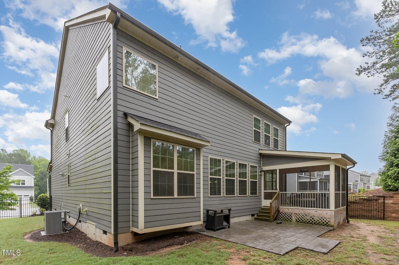 352 Fire Opal Ln, Holly Springs, NC 27540