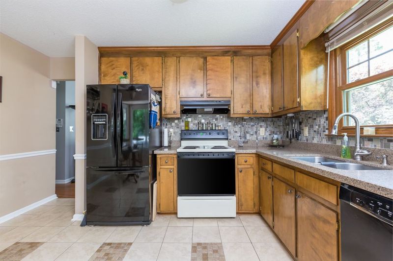 3520 Castlegate Dr, Raleigh, NC 27616