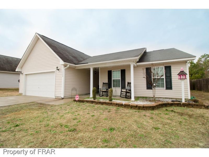 3520 Crosswinds Dr, Hope Mills, NC 28348