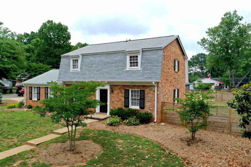 3520 Huntleigh Dr, Raleigh, NC 27604