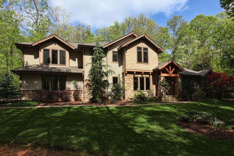 3521 Stonegate Dr, Chapel Hill, NC 27516