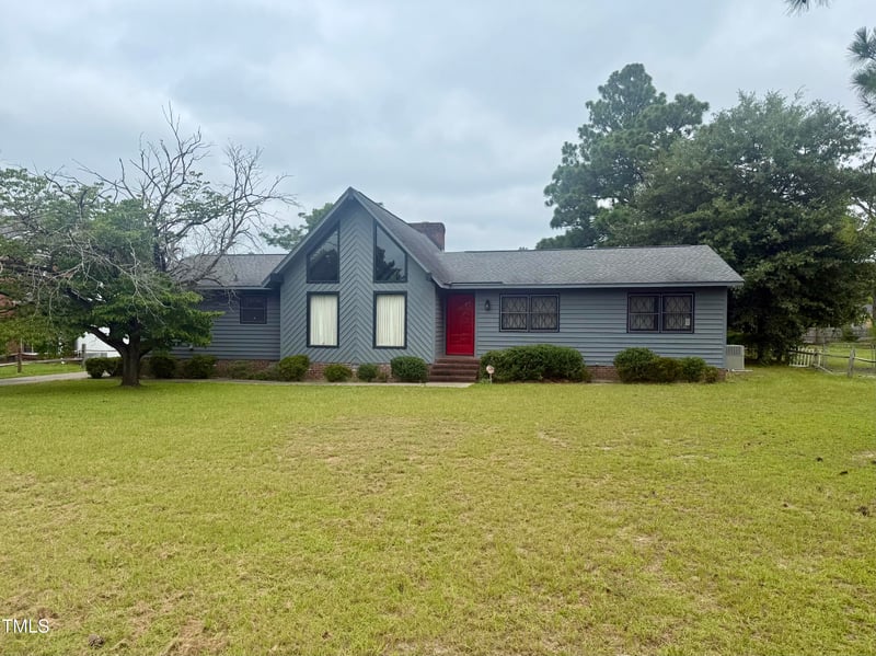 3522 Golfview Rd, Hope Mills, NC 28348