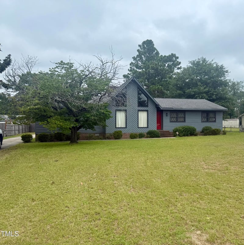 3522 Golfview Rd, Hope Mills, NC 28348