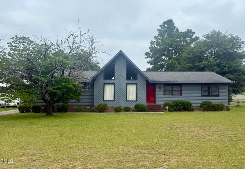 3522 Golfview Rd, Hope Mills, NC 28348