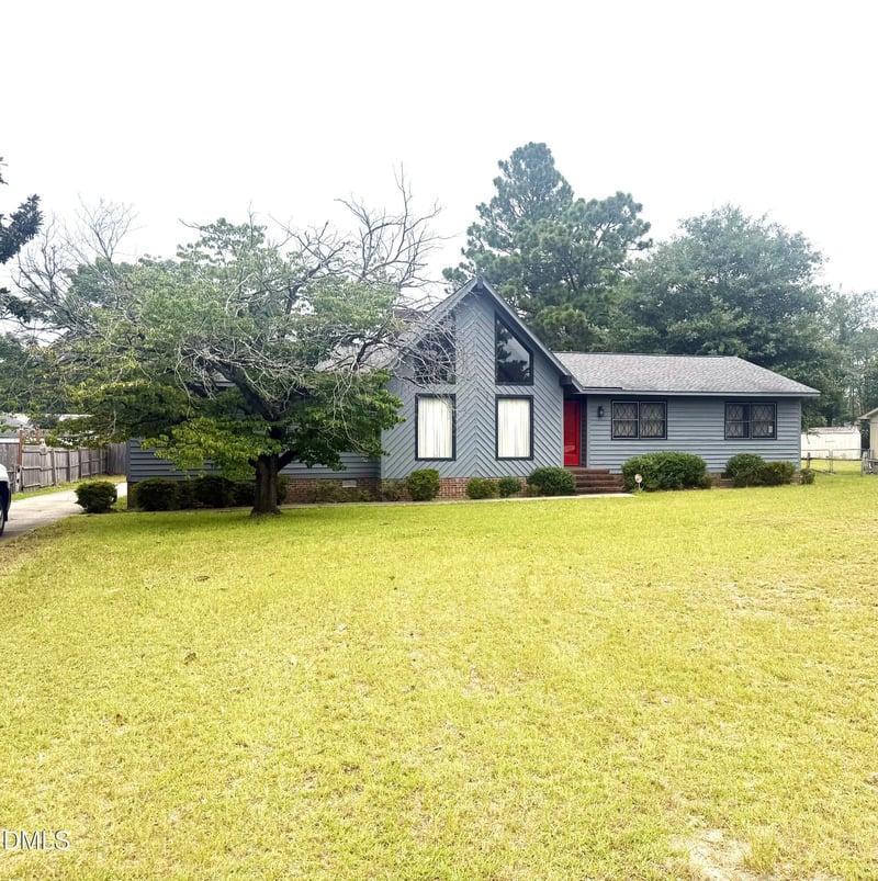 3522 Golfview Rd, Hope Mills, NC 28348