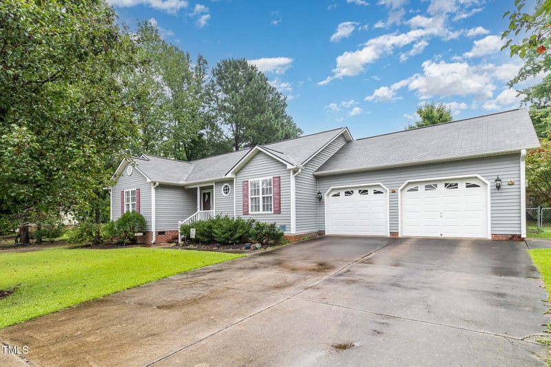 3525 Deer Trace Ln, Clayton, NC 27520