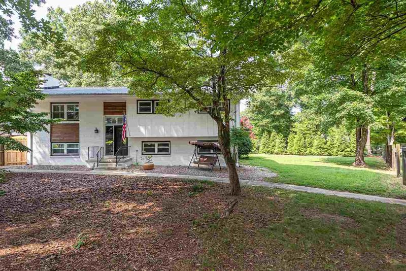 3525 Huntleigh Dr, Raleigh, NC 27604