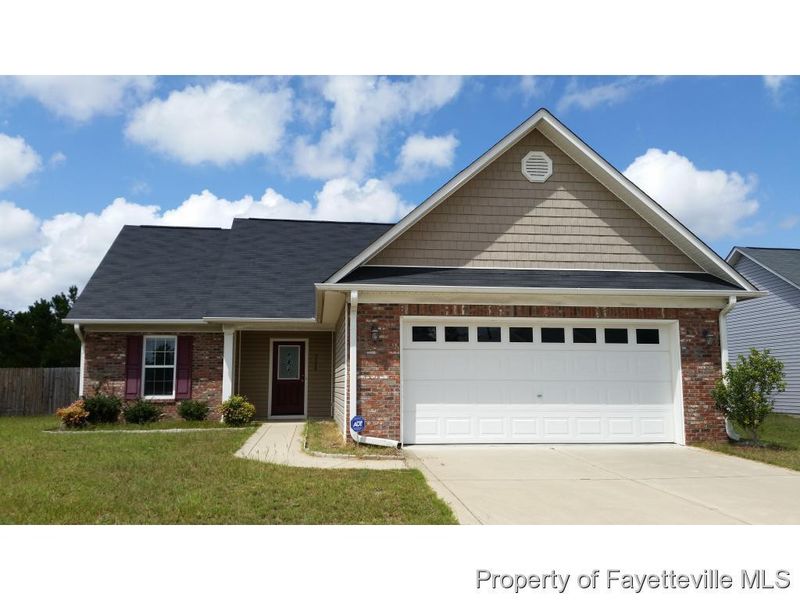 3528 Crosswinds Dr, Hope Mills, NC 28348