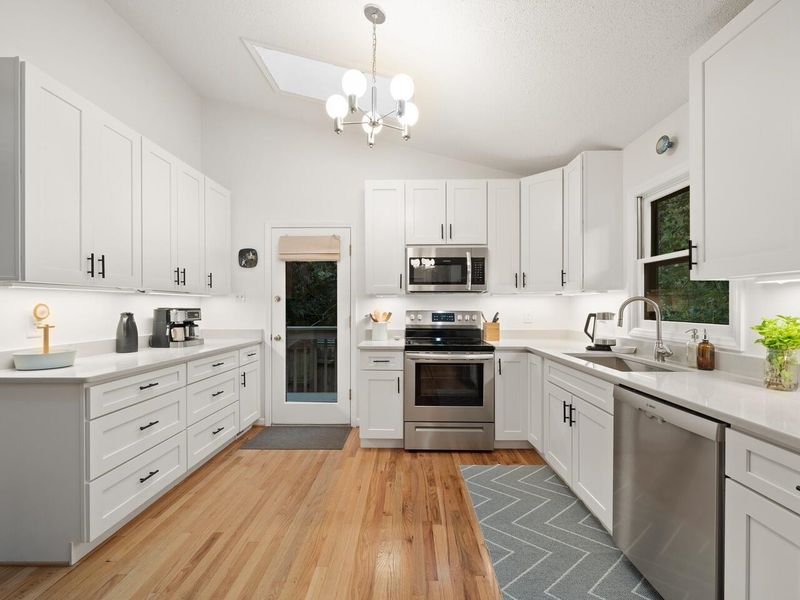 353 Carlton Dr, Chapel Hill, NC 27516