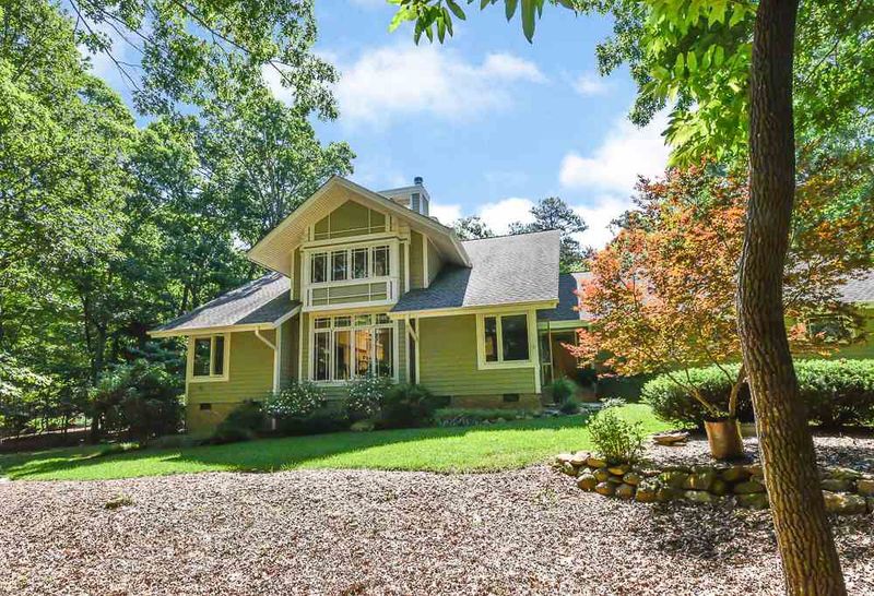3530 Stonegate Dr, Chapel Hill, NC 27516