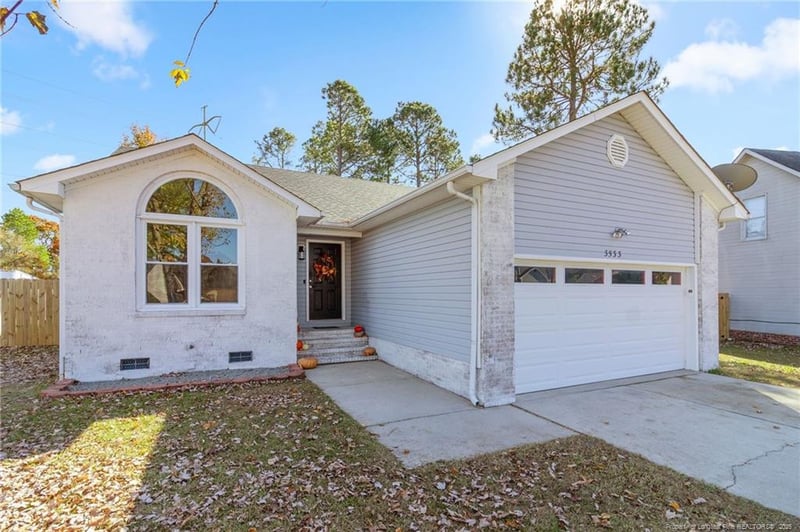 3533 Chaucer Dr, Hope Mills, NC 28348