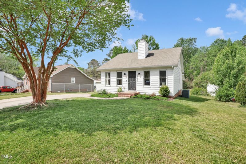 3537 Castlegate Dr, Raleigh, NC 27616