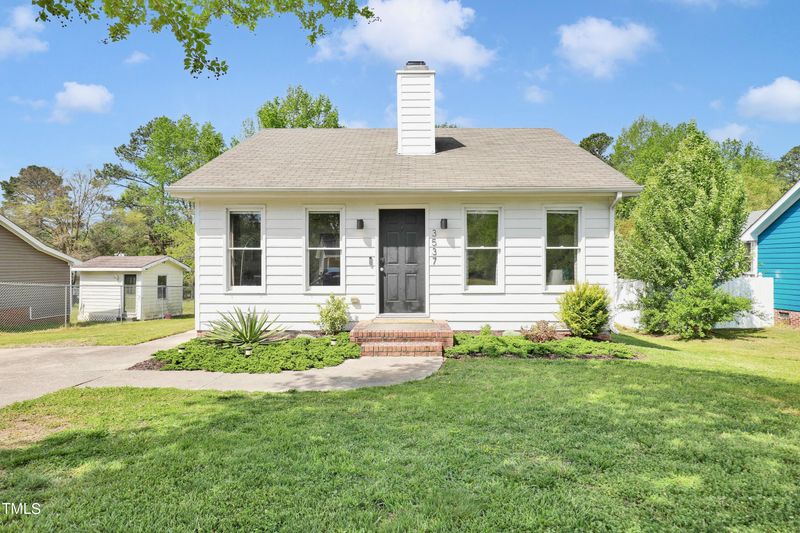3537 Castlegate Dr, Raleigh, NC 27616