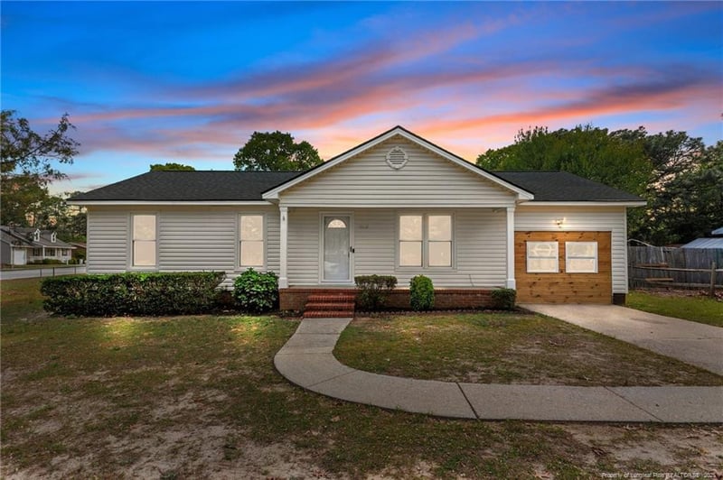 3546 Ireland Dr, Hope Mills, NC 28348